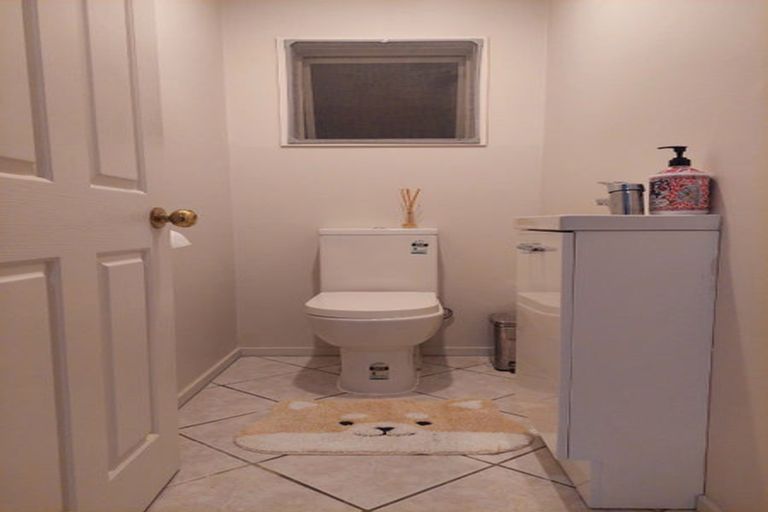 Photo of property in 21 Suncrest Drive, West Harbour, Auckland, 0618