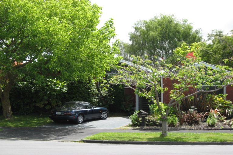Photo of property in 32 Rosedale Place, Avonhead, Christchurch, 8042