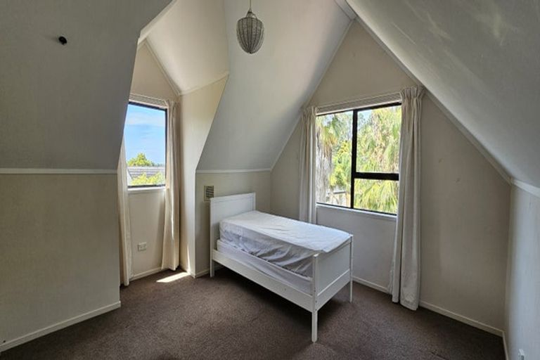 Photo of property in 1/32 Palliser Lane, Browns Bay, Auckland, 0630