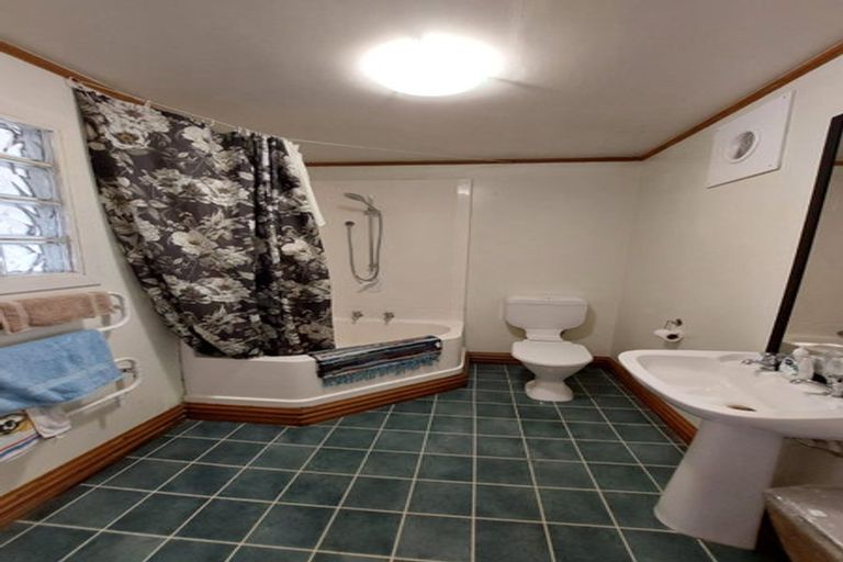 Photo of property in 37 Bedford Street, Northland, Wellington, 6012