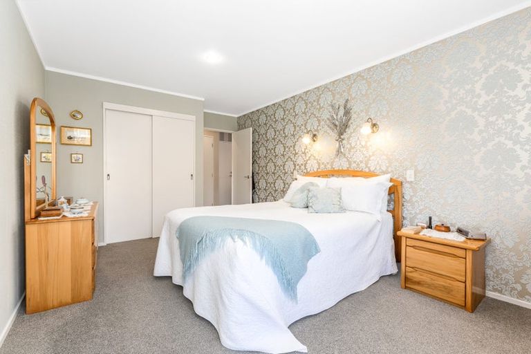 Photo of property in 3 Lakeside Villas, Whitby, Porirua, 5024