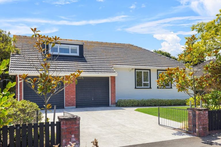 Photo of property in 74 Bowhill Road, New Brighton, Christchurch, 8083