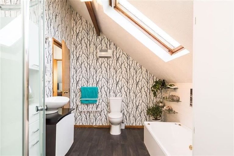 Photo of property in 1a Dulles Place, Papanui, Christchurch, 8053