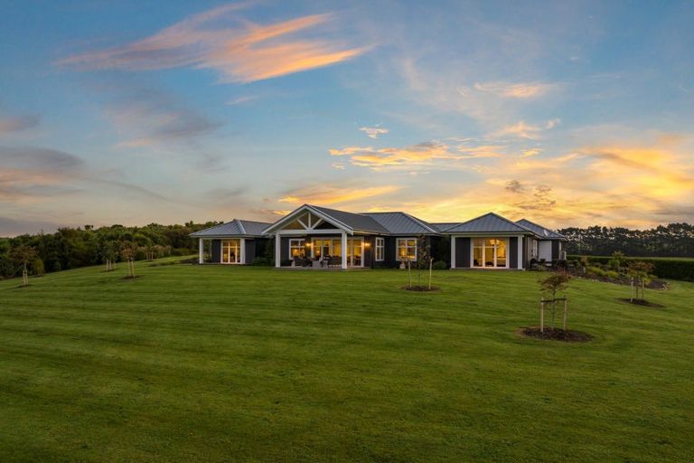 Photo of property in 90 Bushlake Way, Kingseat, Papakura, 2580