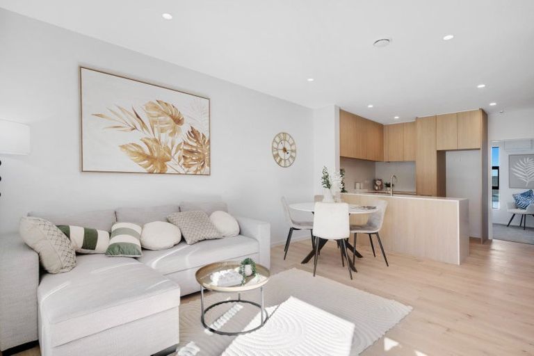 Photo of property in 39 Fencible Drive, Howick, Auckland, 2014