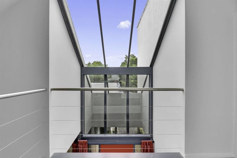 Photo of property in 9 Brockhall Lane, Avonhead, Christchurch, 8042