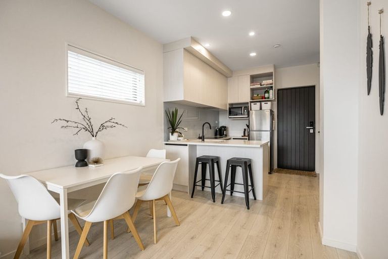 Photo of property in 4 Mana Place, Te Atatu Peninsula, Auckland, 0610