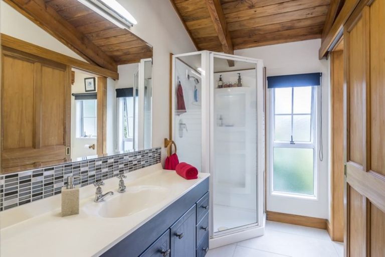 Photo of property in 21 Puriri Road, Waikanae, 5036