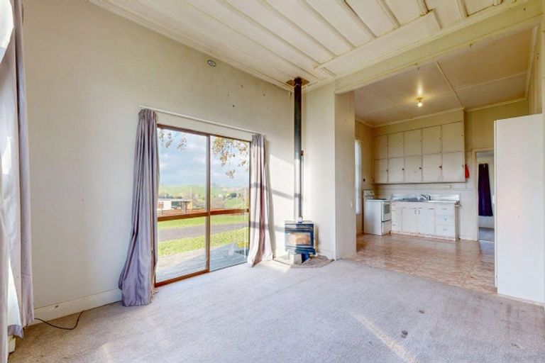 Photo of property in 8 Old Barn Road, Waitakaruru, 3576