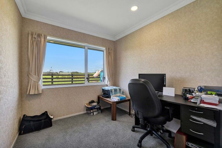 Photo of property in 312 Corbett Road, Paraite, New Plymouth, 4373