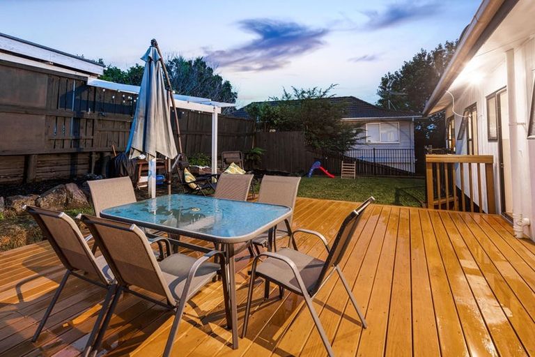 Photo of property in 59 Reynella Drive, Massey, Auckland, 0614