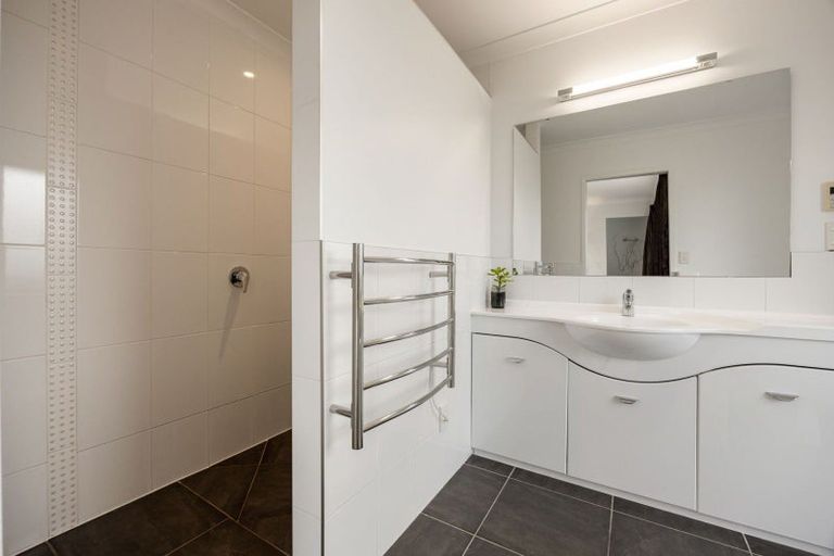 Photo of property in 51 Saint James Drive, Huntington, Hamilton, 3210