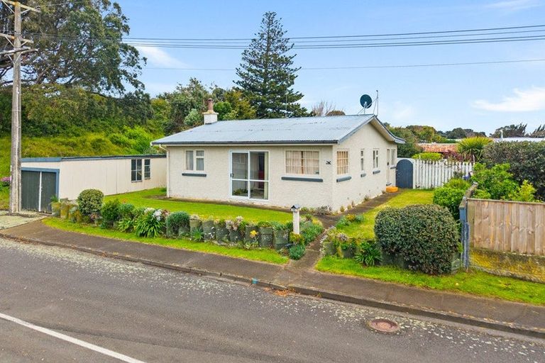 Photo of property in 15 Taupata Street, Castlecliff, Whanganui, 4501