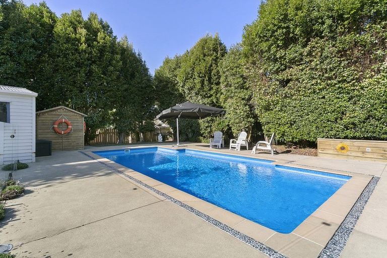 Photo of property in 6 May Avenue, Te Atatu South, Auckland, 0610