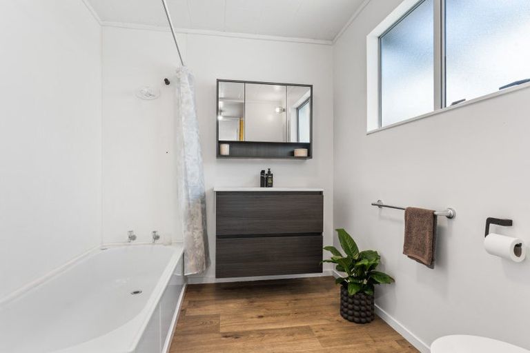 Photo of property in 18 Ngaire Street, Longburn, Palmerston North, 4412