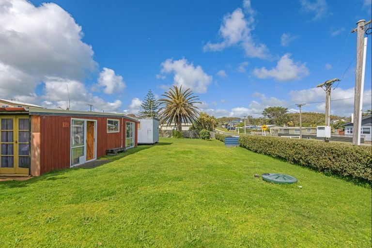 Photo of property in 25 Himatangi Street, Himatangi Beach, Foxton, 4891
