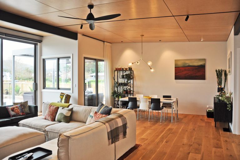 Photo of property in 52 Sandpiper Avenue, Point Wells, 0986