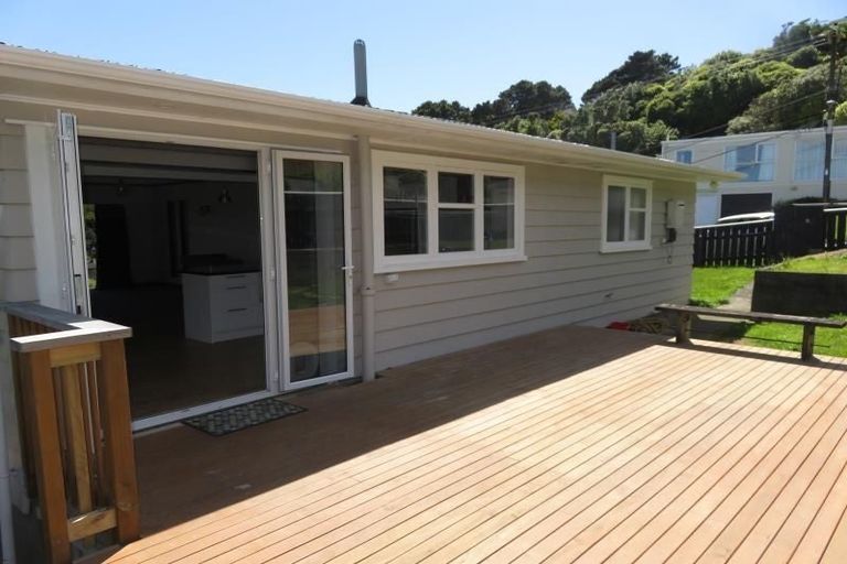 Photo of property in 16 Omega Street, Newlands, Wellington, 6037