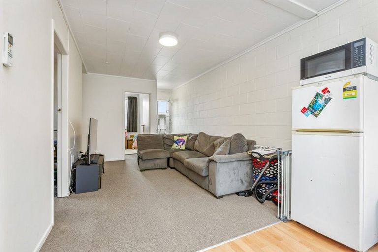 Photo of property in 8/3 Tralee Place, Hillcrest, Hamilton, 3216