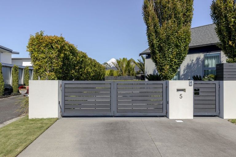Photo of property in 5 Tupuhi Place, Highlands Park, New Plymouth, 4312