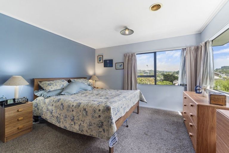 Photo of property in 5 Saunders Close, Whitby, Porirua, 5024