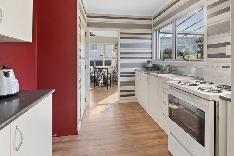 Photo of property in 15 Tait Street, Te Kamo, Whangarei, 0112