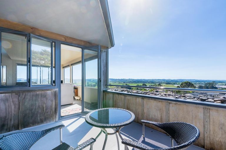 Photo of property in 3/32 Hand Road, Helensville, 0800