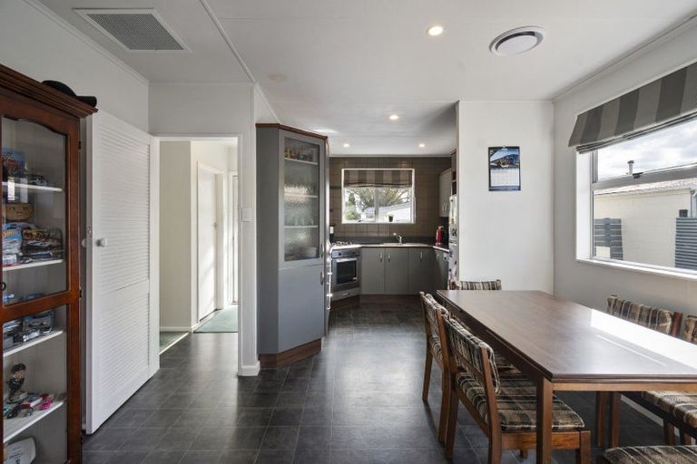 Photo of property in 14 Dampier Avenue, Awapuni, Palmerston North, 4412
