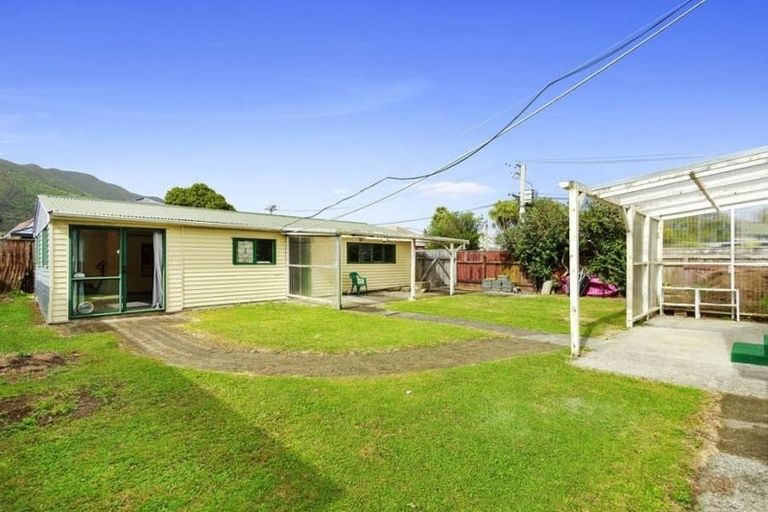 Photo of property in 2 Brook Street, Waiwhetu, Lower Hutt, 5010