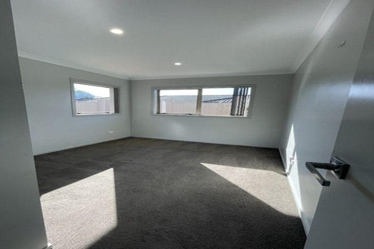 Photo of property in 35 Riverglade Parkway, Te Atatu South, Auckland, 0610