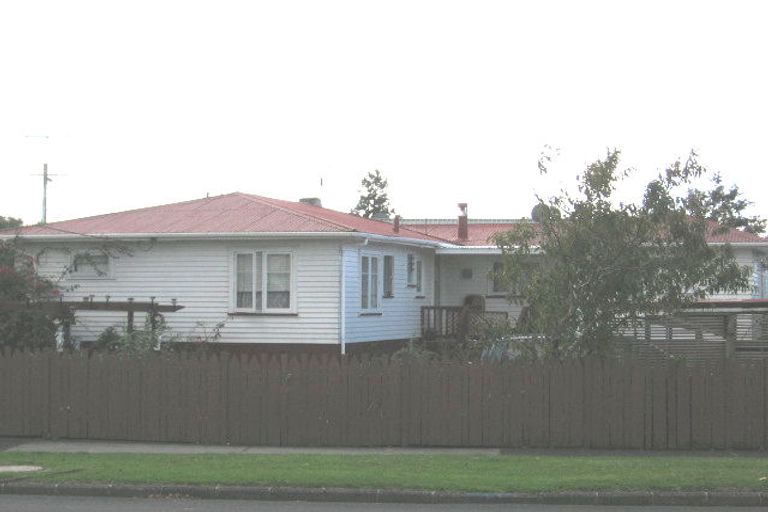 Photo of property in 6 Larnoch Road, Henderson, Auckland, 0610