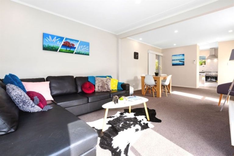 Photo of property in 5 Julia Place, Tawa, Wellington, 5028