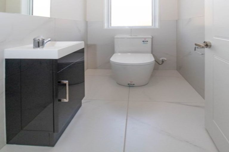 Photo of property in 8 Franheim Crescent, Orewa, 0931