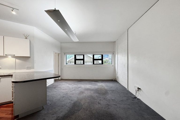 Photo of property in Endeavour Apartments, 19/125u Thorndon Quay, Pipitea, Wellington, 6011