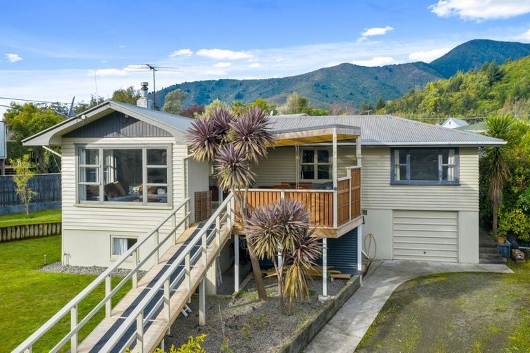 Photo of property in 85 Hampden Street, Picton, 7220