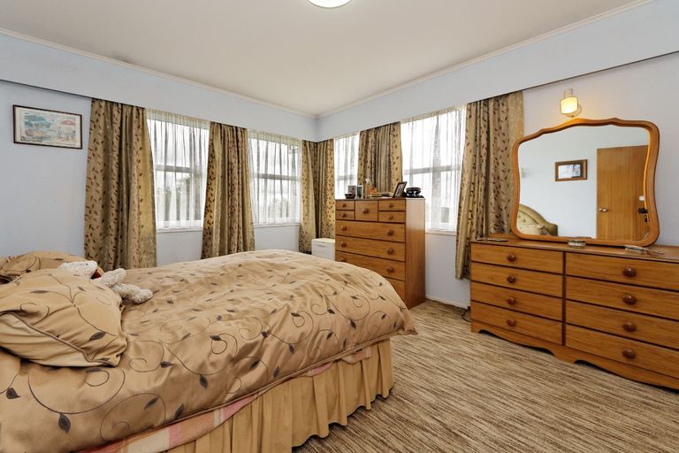 Photo of property in 2 Hilling Street, Titirangi, Auckland, 0604