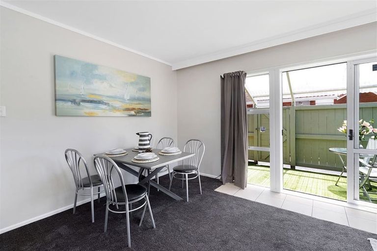 Photo of property in 5/94 Portage Road, New Lynn, Auckland, 0600