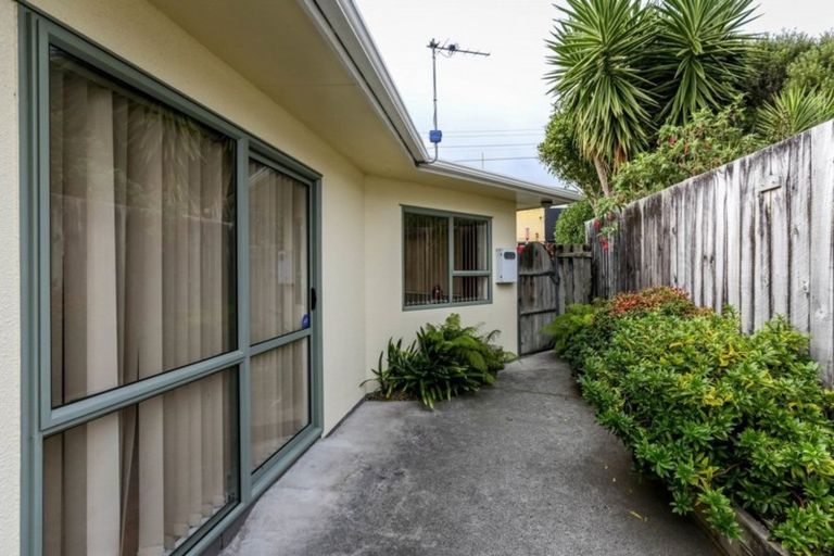 Photo of property in 38 Tukapa Street, Westown, New Plymouth, 4310