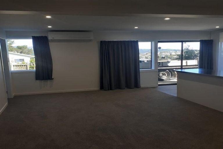 Photo of property in 12 Staysail Place, Whitby, Porirua, 5024