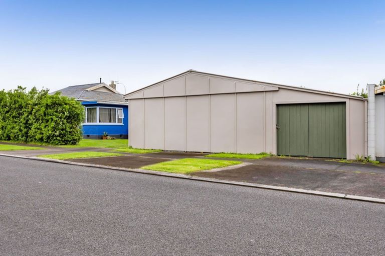Photo of property in 180 Tasman Street, Opunake, 4616