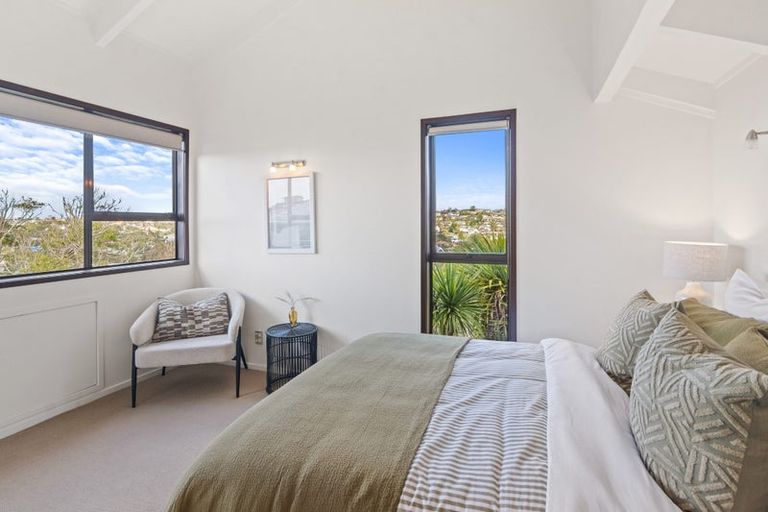 Photo of property in 33 Woodlands Crescent, Browns Bay, Auckland, 0630