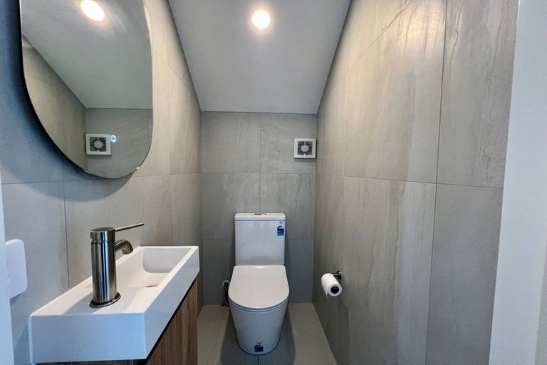 Photo of property in 109 Prince Regent Drive, Half Moon Bay, Auckland, 2012