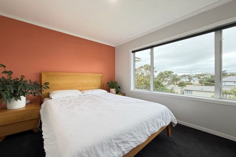 Photo of property in 98 Glanmire Road, Newlands, Wellington, 6037