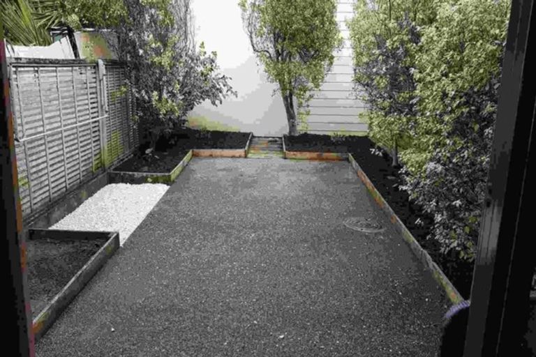 Photo of property in 3/17 Harbour View Road, Te Atatu Peninsula, Auckland, 0610