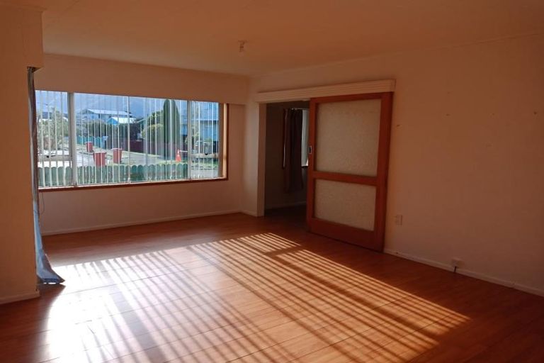 Photo of property in 10 Matthews Road, Wainuiomata, Lower Hutt, 5014