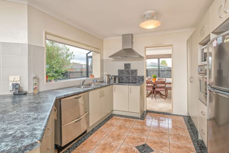 Photo of property in 8 Morewa Place, Takanini, 2112