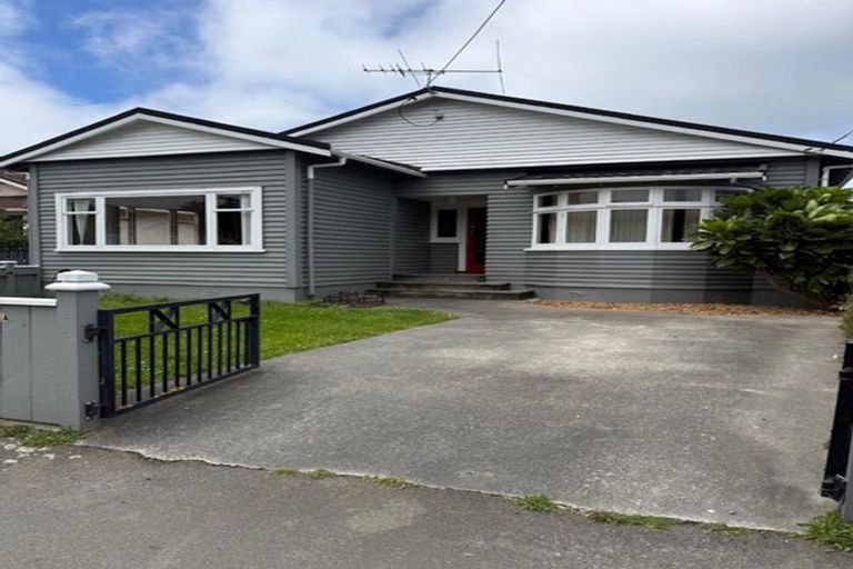 Photo of property in 187 The Parade, Island Bay, Wellington, 6023
