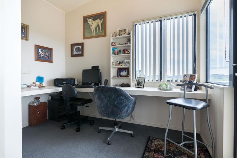 Photo of property in 3/32 Hand Road, Helensville, 0800