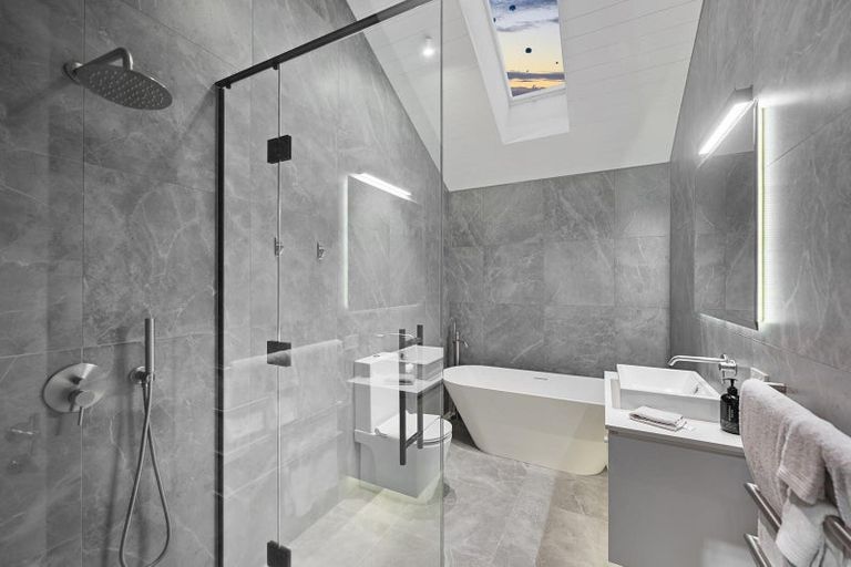 Photo of property in 24 Seacliffe Avenue, Belmont, Auckland, 0622