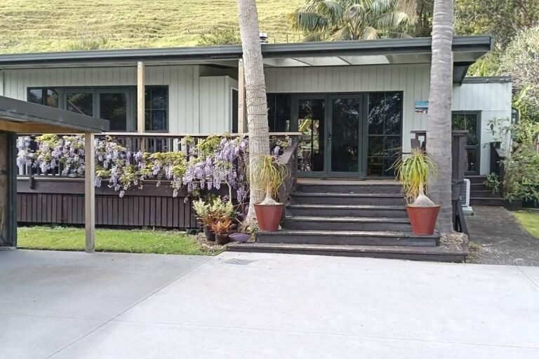 Photo of property in 10 Regent Street, Whakapirau, Maungaturoto, 0583